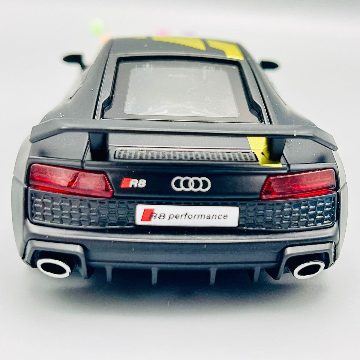 1:32 Diecast AUDI R8 V10 Plus