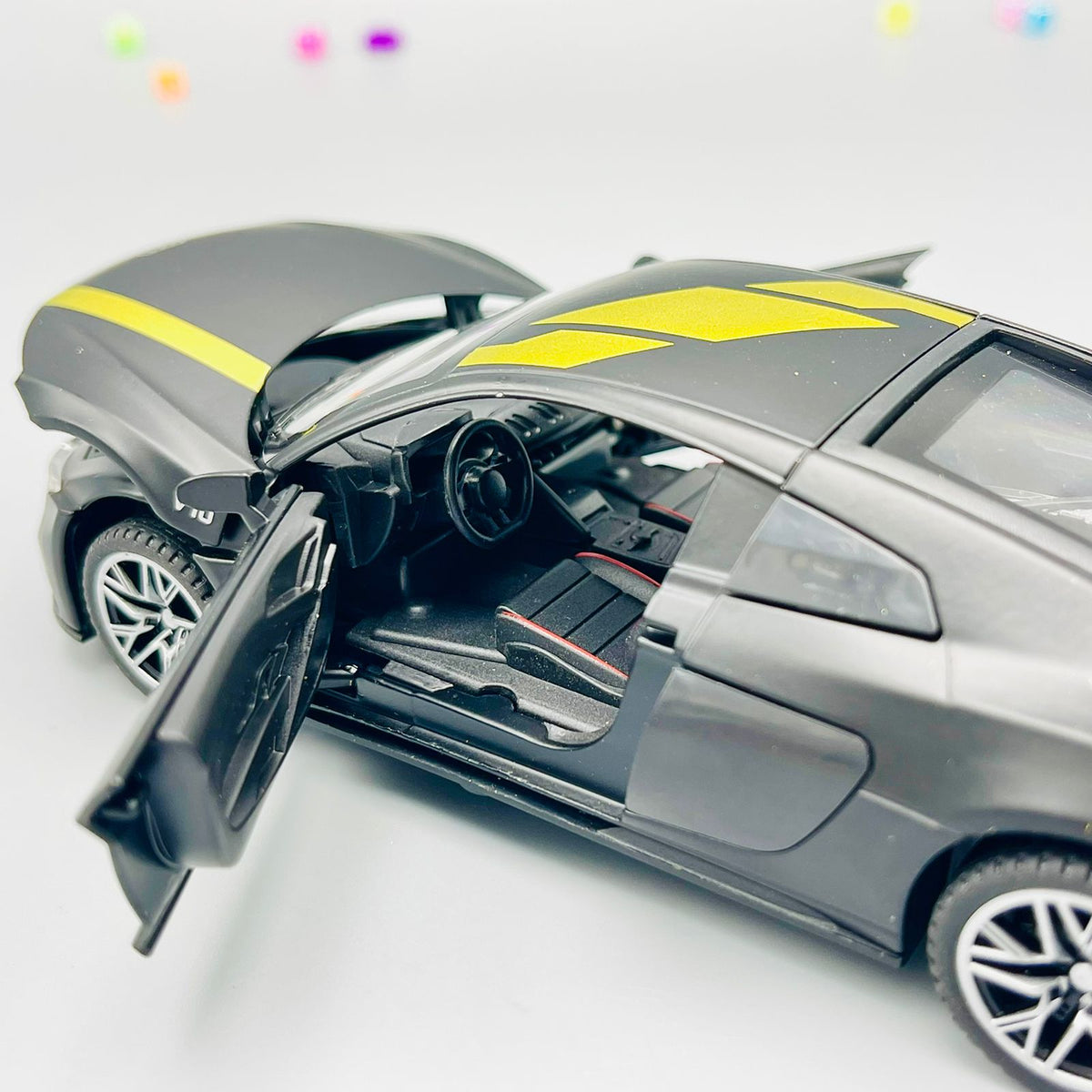 1:32 Diecast AUDI R8 V10 Plus